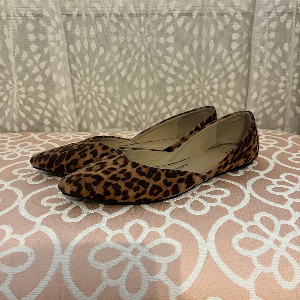 Never Worn Cheetah Print Pointed Toe Memory Foam Flats